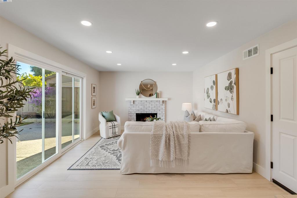 RHONEWOOD PARK - Residential