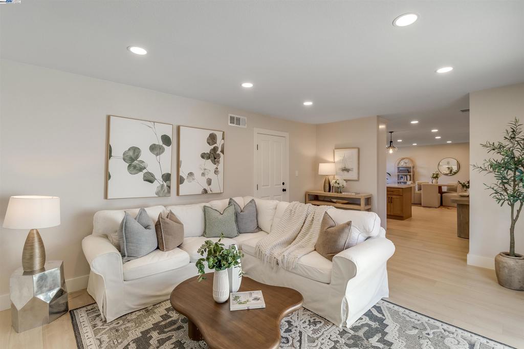 RHONEWOOD PARK - Residential