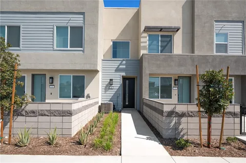 MLS: TR26095371