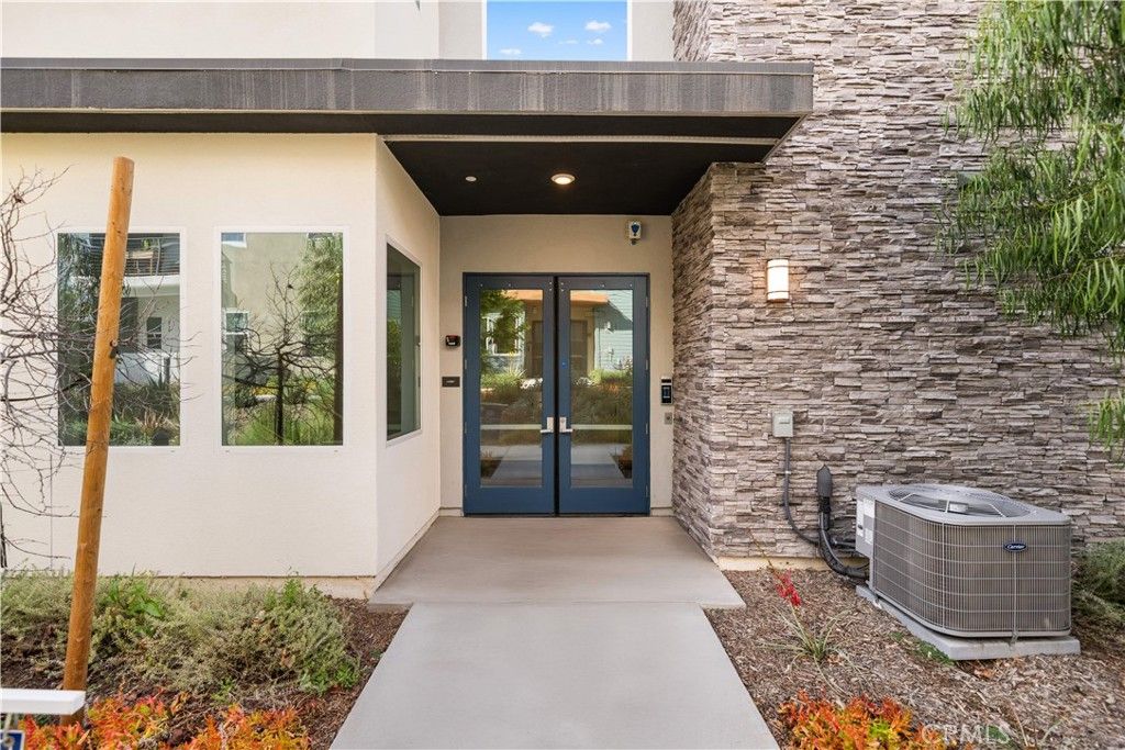 Photo of 189 Sash #189, Irvine, CA 92618 (MLS # OC25217039)
