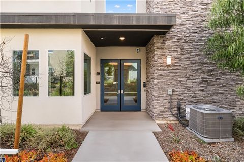 Photo of 189 Sash #189, Irvine, CA 92618 (MLS # OC25217039) Photo of 189 Sash #189, Irvine, CA 92618 (MLS # OC25217039)