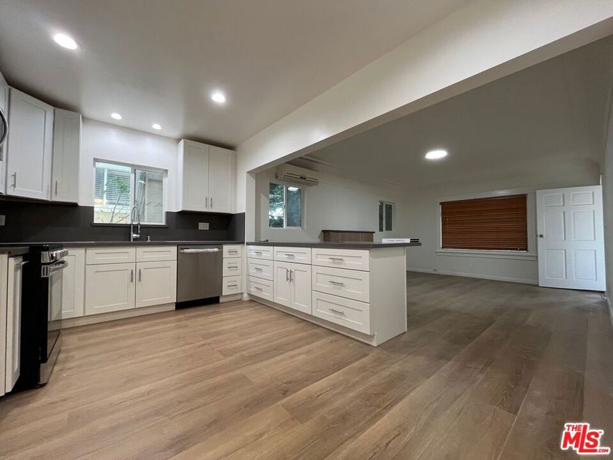 Beautifully remodeled apartment featuring a brand-new kitchen and bathrooms, new laminate flooring and tiles, and new appliances with modern kitchen cabinets. Conveniently located near Koreatown and close to major freeways, offering easy access to restaurants, shops, and public transportation.