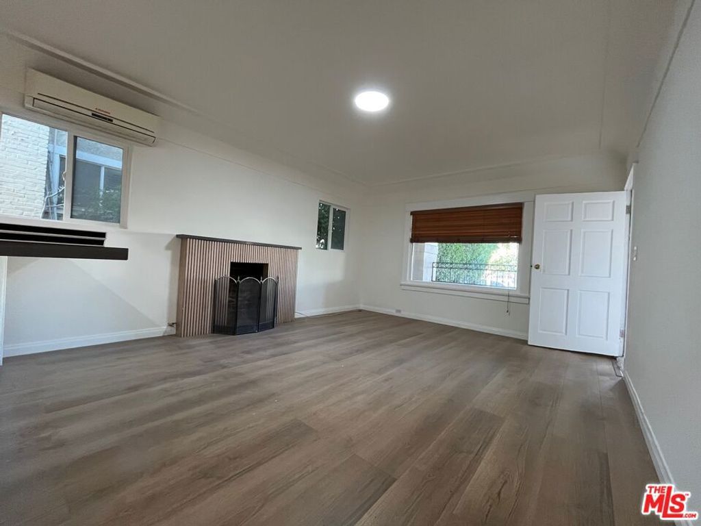Photo of 1530 5th Avenue, Los Angeles, CA 90019 (MLS # 25609707)