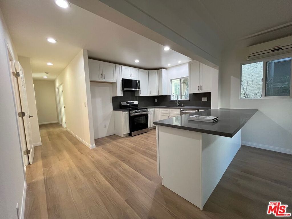 Photo of 1530 5th Avenue, Los Angeles, CA 90019 (MLS # 25609707)