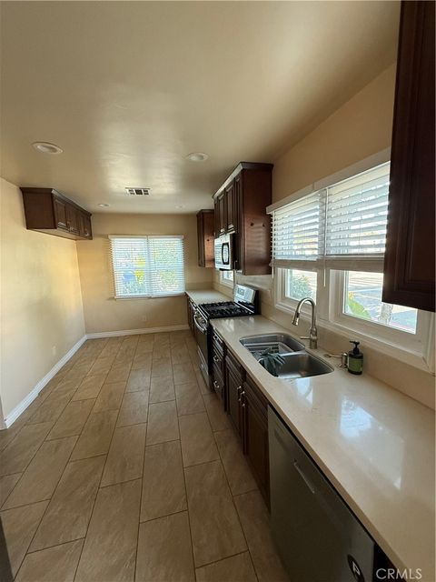 Photo of 700 W Glenoaks Boulevard, Glendale, CA 91202 (MLS # GD26094096)