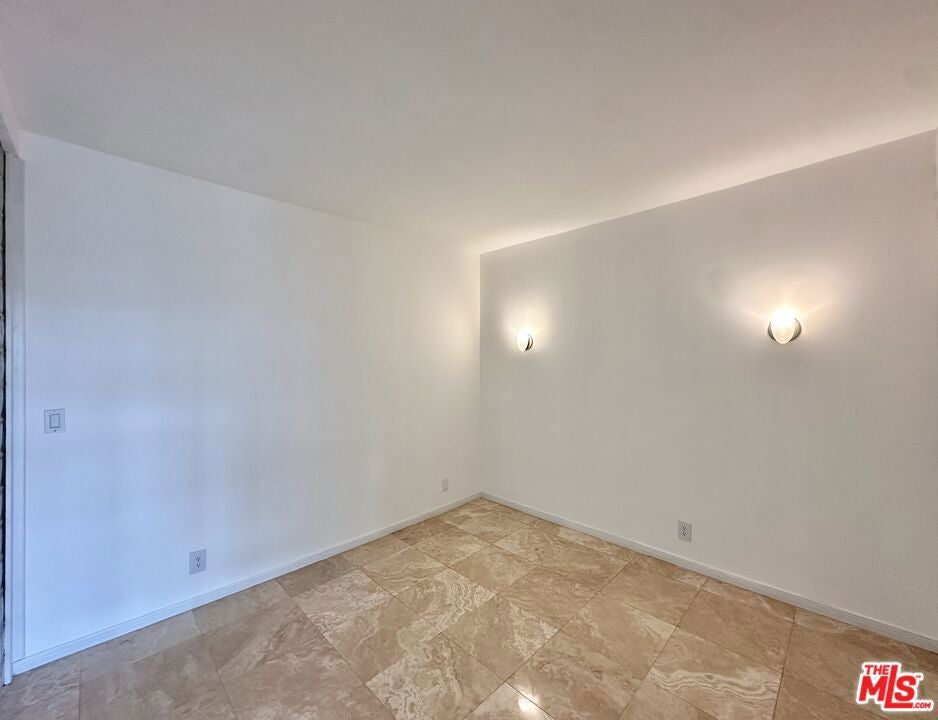 999 N Doheny Drive 711