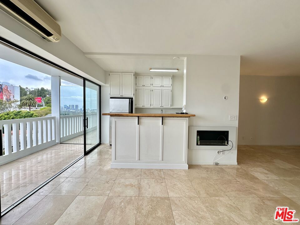 999 N Doheny Drive 711
