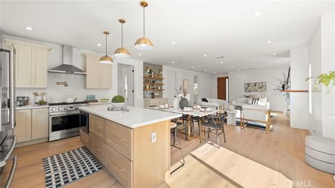 5449 S Victoria Los Angeles CA 90043