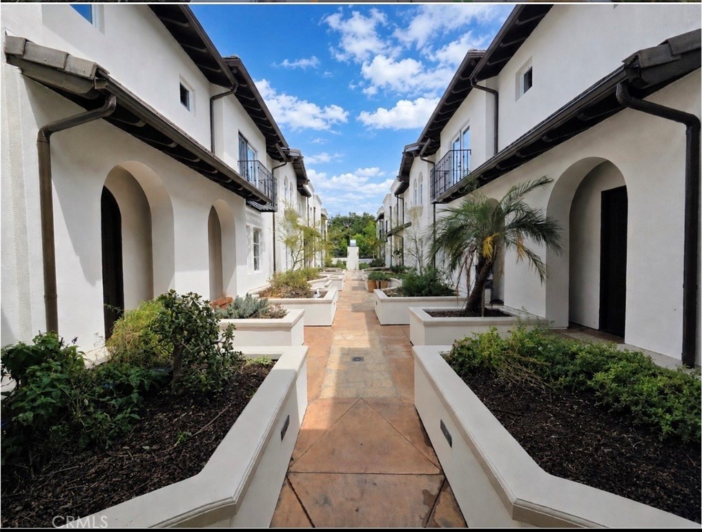 650 S Lake Ave