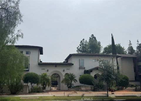 Photo of 650 S Lake Ave AVE, Pasadena, CA 91106 (MLS # TR26122576)