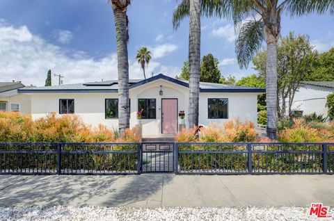 Photo of 11465 Cumpston Street, North Hollywood, CA 91601 (MLS # 26643085)