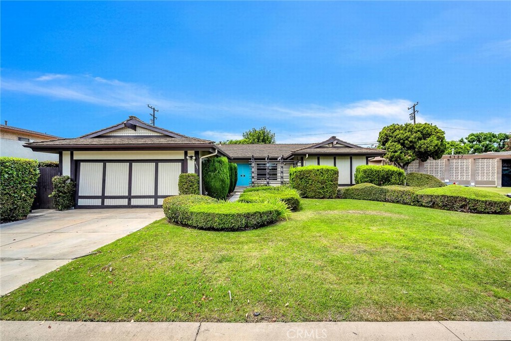 Rare opportunity in Lakewood’s coveted Country Club neighborhood! This spacious 4BR, 3BA, 2,123 sq ft home and lot size of 7,737, offers a true mid-century modern layout with a stunning dual-sided fireplace as its centerpiece. Built in 1962, much of the kitchen and baths remain original—ideal for buyers ready to bring their vision and creativity.
Homes in this sought-after area are rarely available, and this one is priced well below nearby properties. Note: This listing has been virtually staged to spark inspiration, it’s ready for your imagination to create the ultimate Southern California living space.