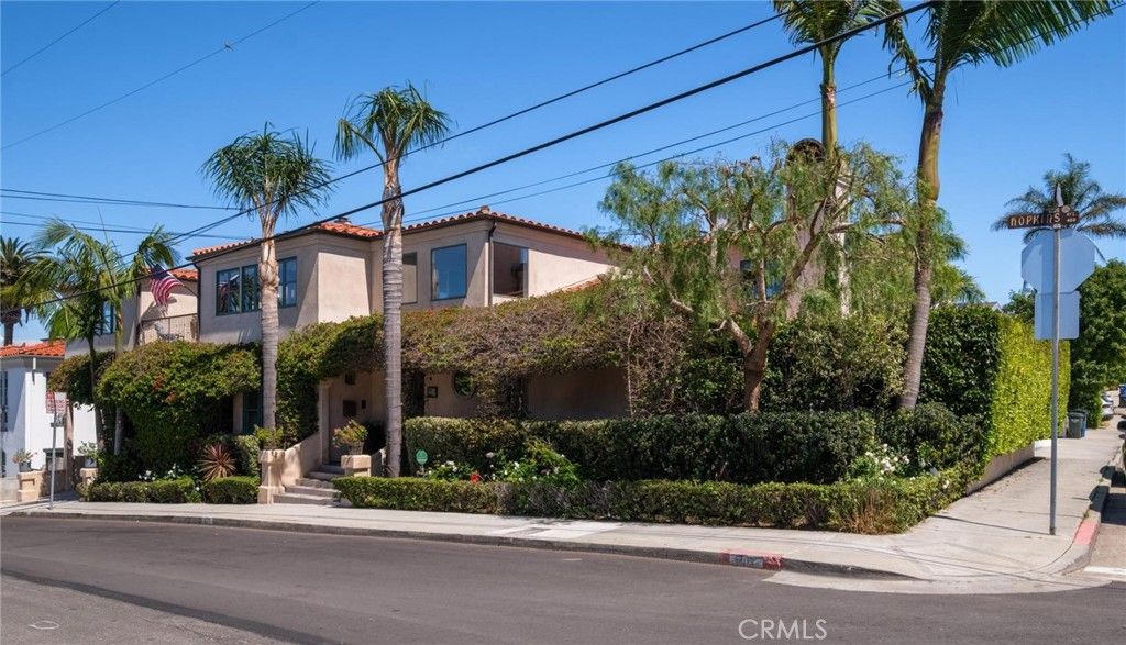 Photo of 1001 4th St, Hermosa Beach, CA 90254 (MLS # SB26076166)