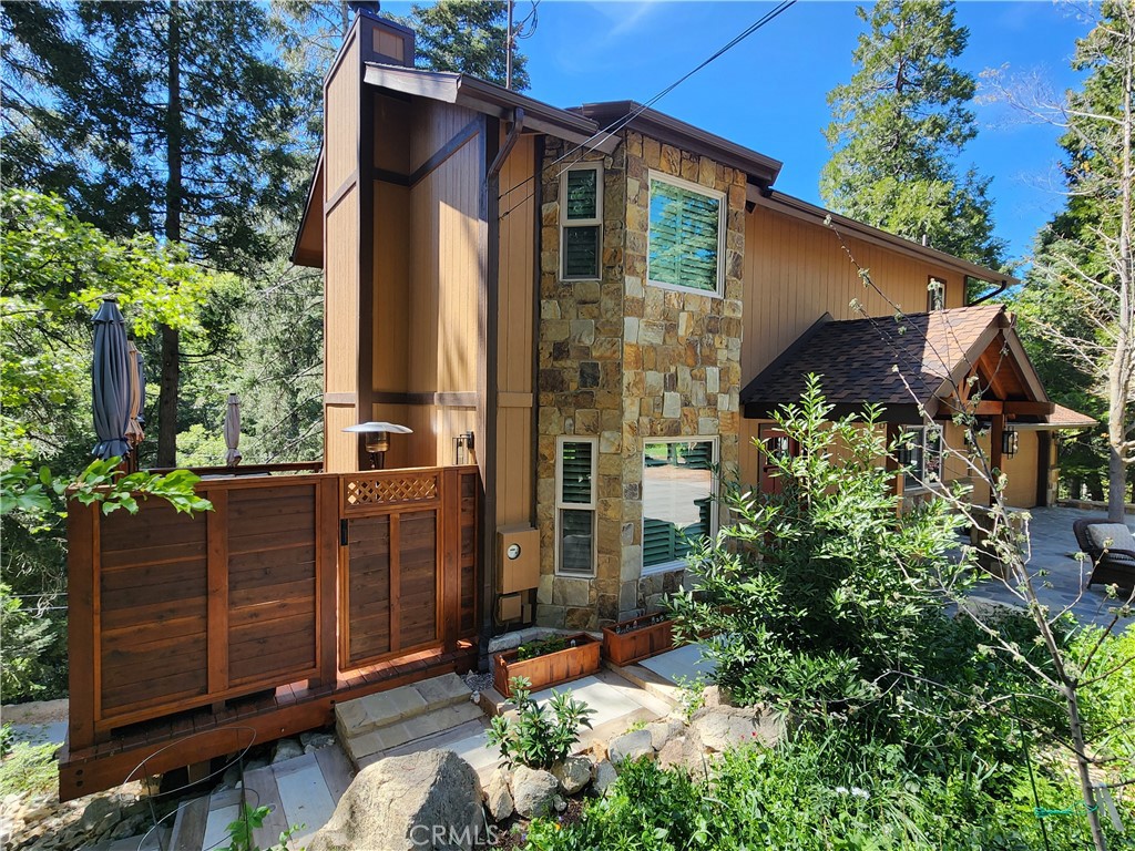 1056 Fiden Court