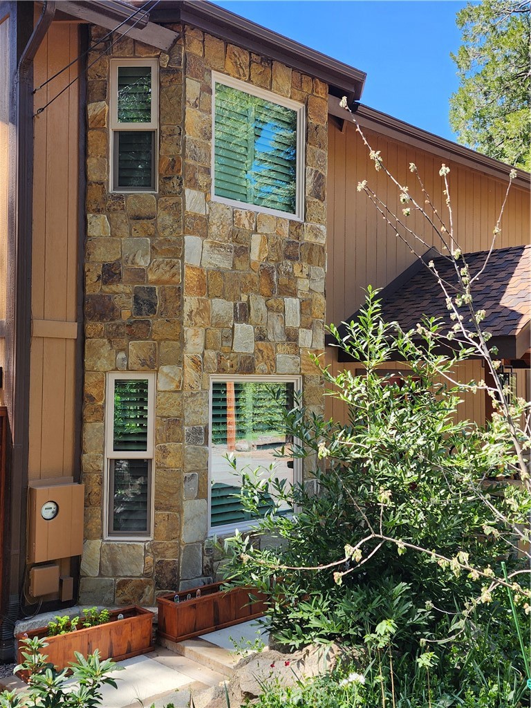 1056 Fiden Court