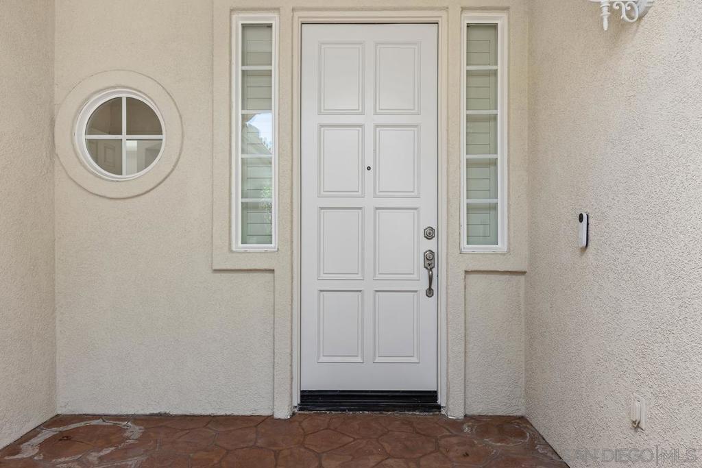 672 Inverlochy Dr