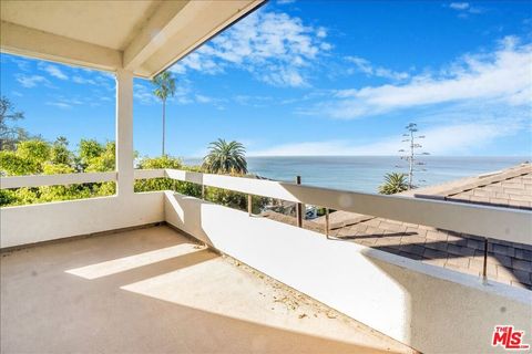 Photo of 321 N Las Casas Avenue, Pacific Palisades, CA 90272 (MLS # 25631943)