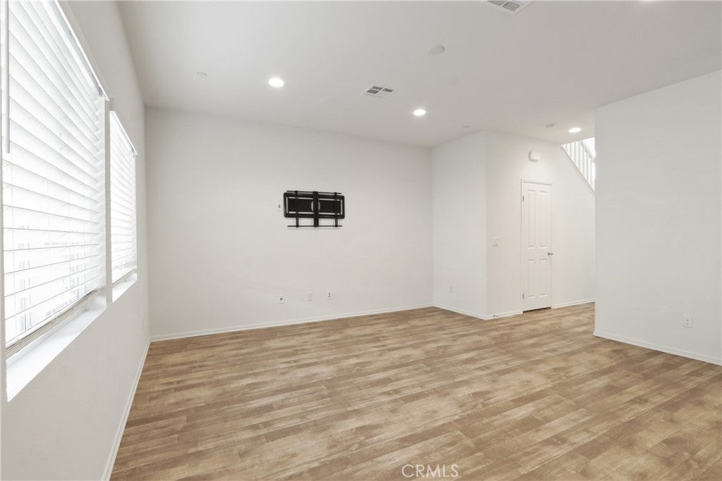 24277 Bay Laurel
