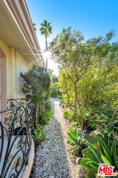 10810 Via Verona Street