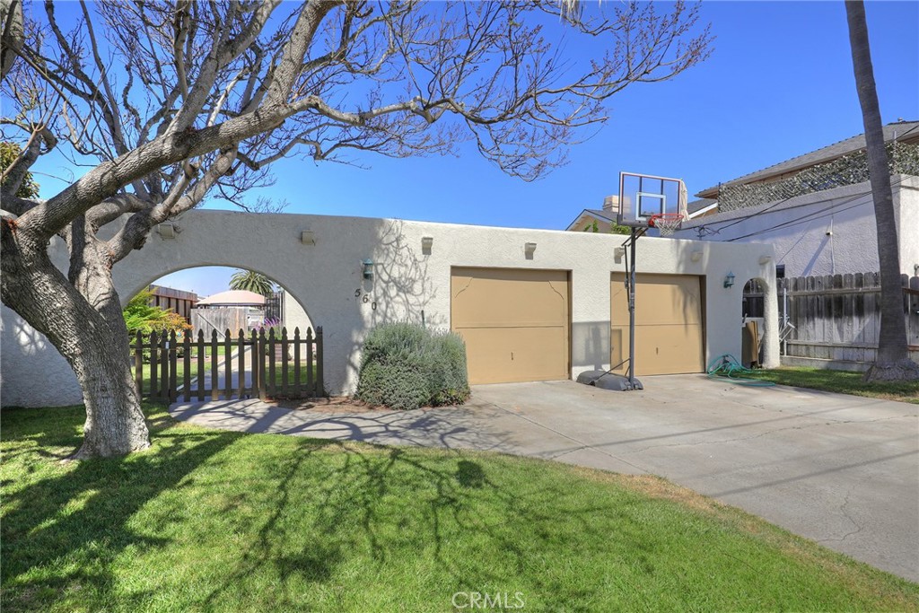 Investment Opportunity in Prime Grover Beach Location - Duplex on R2 Lot - Walk score of 80! This well-maintained property features two 2-bedroom, 1-bath units, each with its own garage and separate utility meters. Both units are currently tenant-occupied and rented. Whether you're looking to hold and collect stable rent or unlock the property's long-term value, this is a versatile asset with upside.
Highlights:
--- 2 units | 2 Bed / 1 Bath each
---Private garages
---well maintained
---Desirable Grover Beach location near schools, parks, and coast