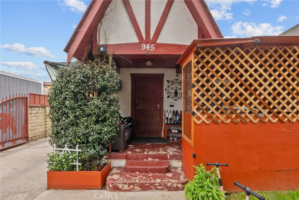 943 W 65th Street