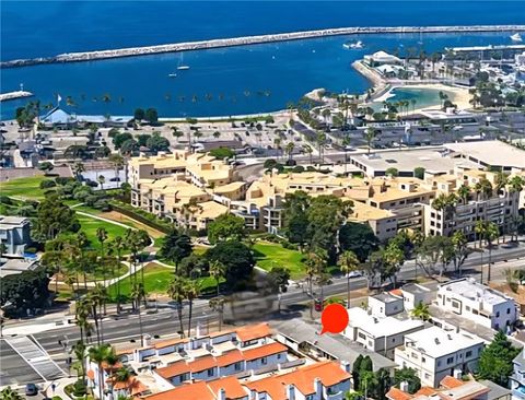 Photo of 208 N Catalina Ave, Redondo Beach, CA 90277 (MLS # IN26045836)