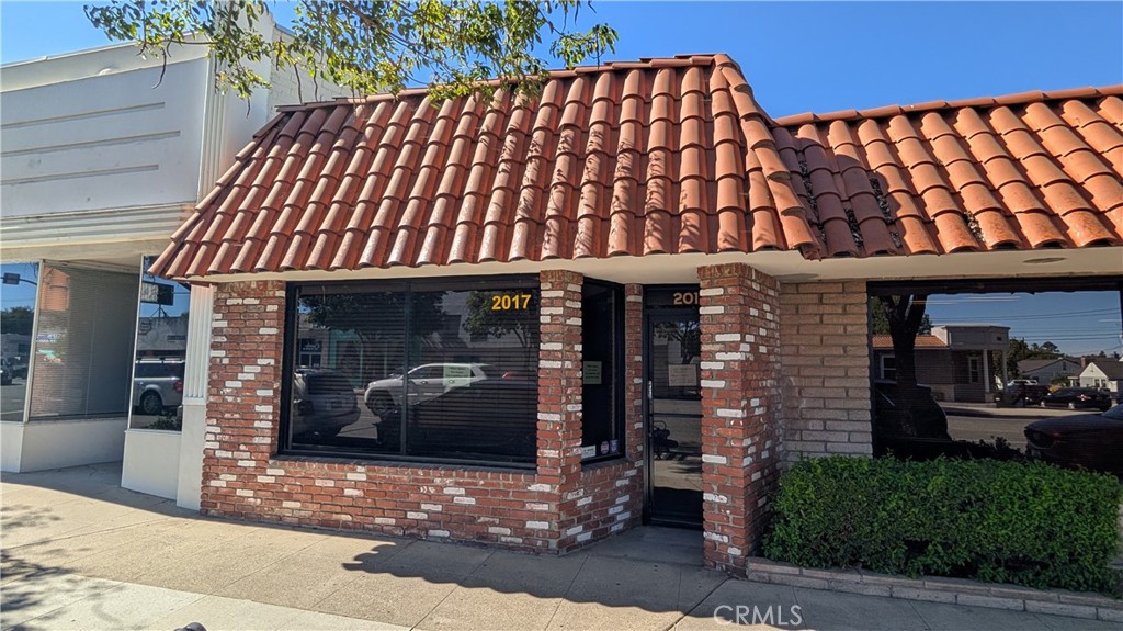 This is an excellent opportunity to lease a well-located 500 sq. ft. office space on the highly visible Burbank Blvd. The layout is designed for practicality, featuring a welcoming front reception area with large windows that provide abundant natural light. The rear of the unit houses a spacious private office, perfect for a business owner or team. The space also includes a dedicated single bathroom and a closet for storage.
Situated just a moment's drive from the 5 Freeway, this location offers exceptional convenience for you and your clients. The property also boasts gated parking in the rear for at least two vehicles, with two additional spaces available outside the gate.
The office is surrounded by popular local eateries, making lunch options easy and accessible. Enjoy classic spots like Coral Cafe, Chili John's, Santoro's, and The Broken Compass.
This is the perfect space for a small business looking for visibility and a great location.