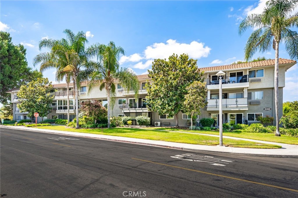 Properties 2 2393 Via Mariposa West 2F
