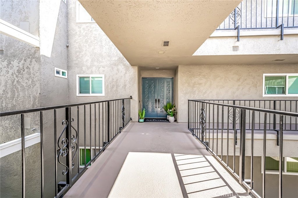 Properties 4 2393 Via Mariposa West 2F