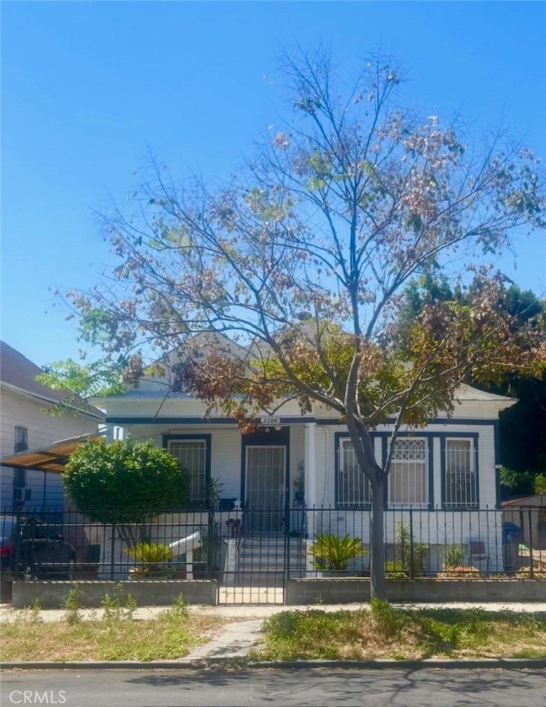2606 Manitou AVE