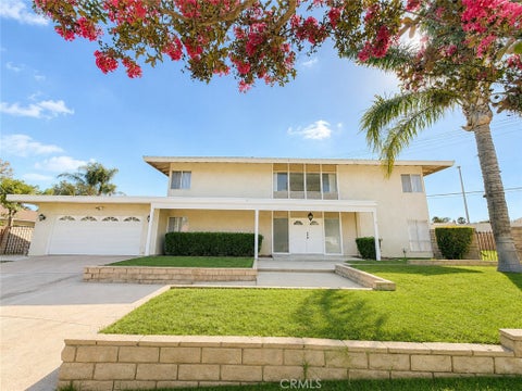 Photo of 10661 Coraline Place, Chatsworth, CA 91311 (MLS # SR26170285)