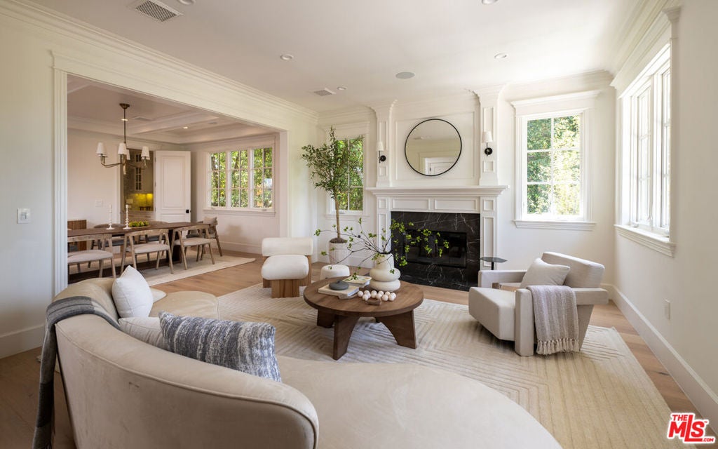 Photo of 146 N Carmelina Avenue, Los Angeles, CA 90049 (MLS # 26852761)