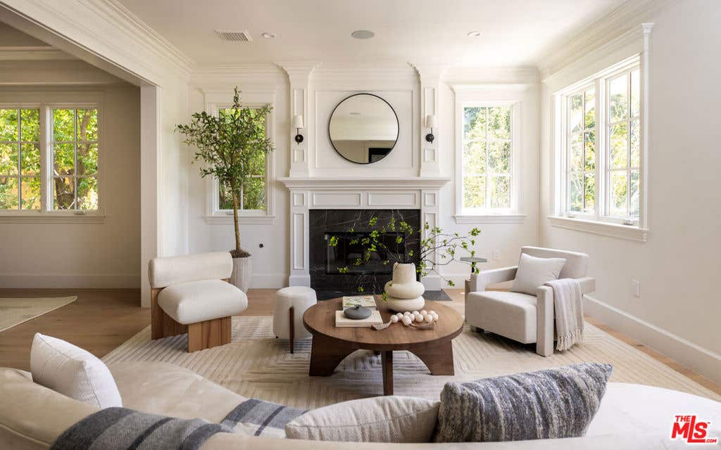 Photo of 146 N Carmelina Avenue, Los Angeles, CA 90049 (MLS # 26852761)