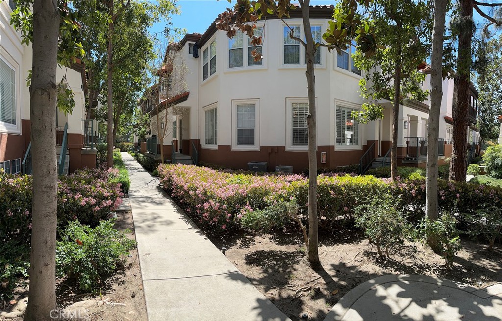 Charming Mediterranean style townhome located in Tustin Ranch. Spacious open floor plan with large master suite with walk-in
closet, plus huge bonus room, 2.5 bathrooms, attached 2 car garage with direct access and front patio. Near golf course, tennis
courts, parks, shopping centers, freeways and part of the Tustin schools.
priced to sell fast.