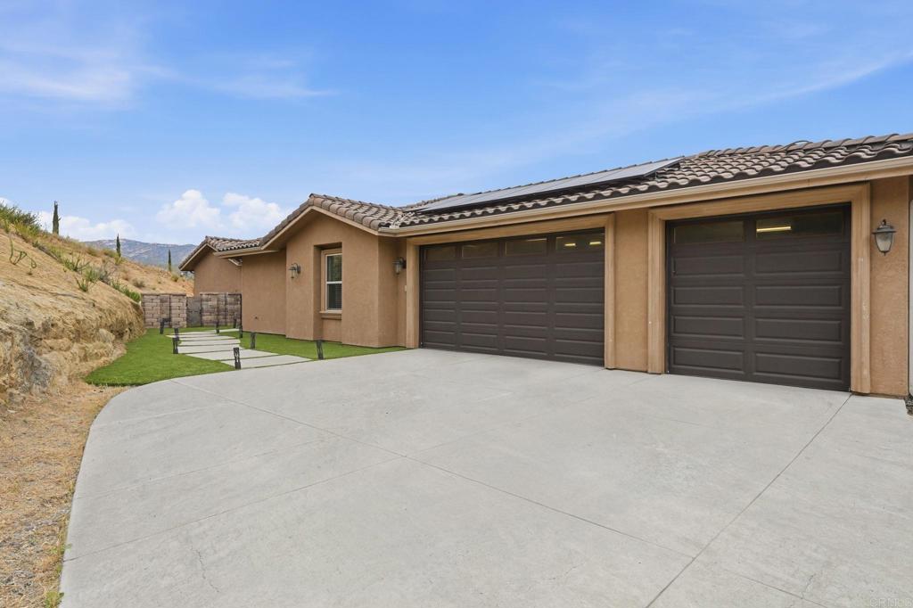 1910 Harbison Canyon Rd