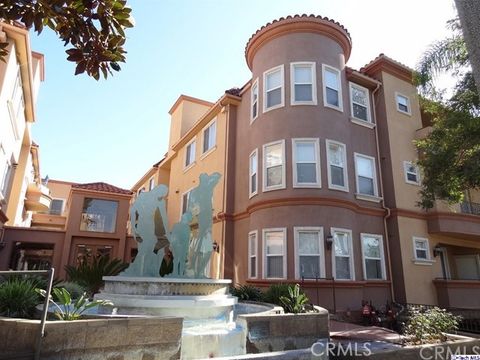 Photo of 414 E Valencia Avenue #111, Burbank, CA 91501 (MLS # GD26034325)