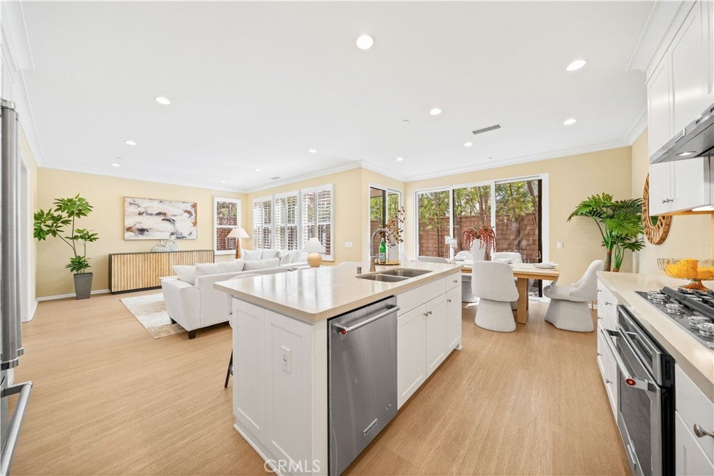 190 Crescent Moon, Irvine CA 92602 - Photo 14