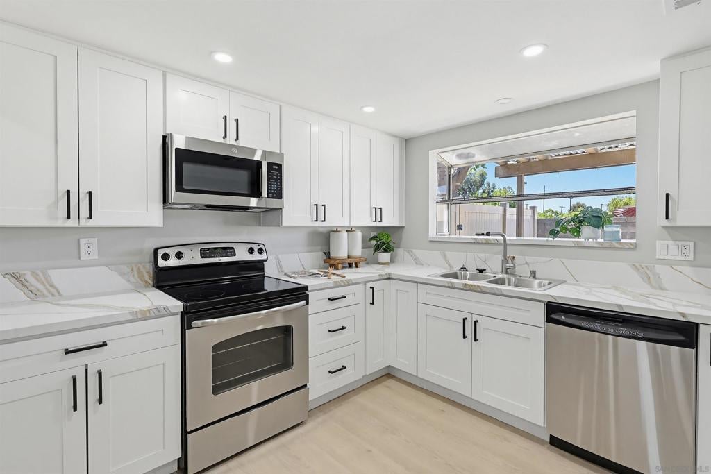 980 E Main A