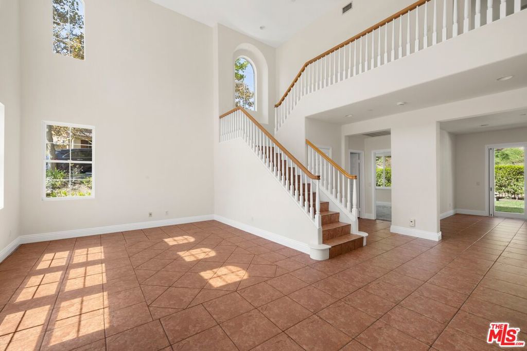 11 Turning Leaf Way