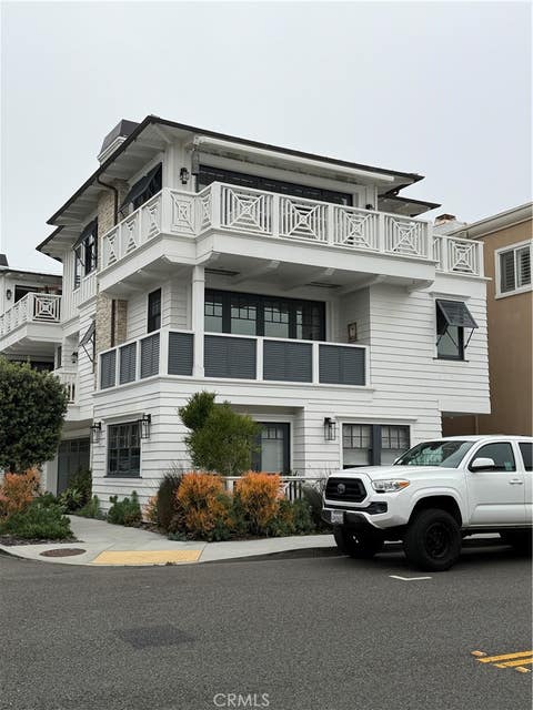 Photo of 300 7th, Manhattan Beach, CA 90266 (MLS # PV26118519)