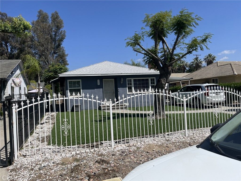 Photo of 124 E 18th St, San Bernardino, CA 92404 (MLS # SR26081874)