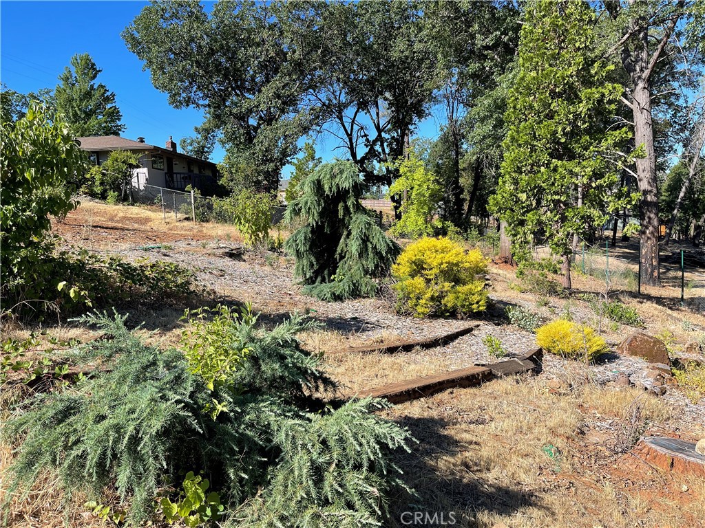 Located in a popular west side neighborhood of Paradise. Previous home was 1,733sf and had 3 bedrooms and 2 bathrooms. Check with the Town of Paradise building department for potential building credits. Circle driveway is mostly in tact and serviceable. The property has been cleared of debris and all hazardous trees have been removed. The septic tank and leach field was replaced just before the Camp Fire, current condition is unknown.