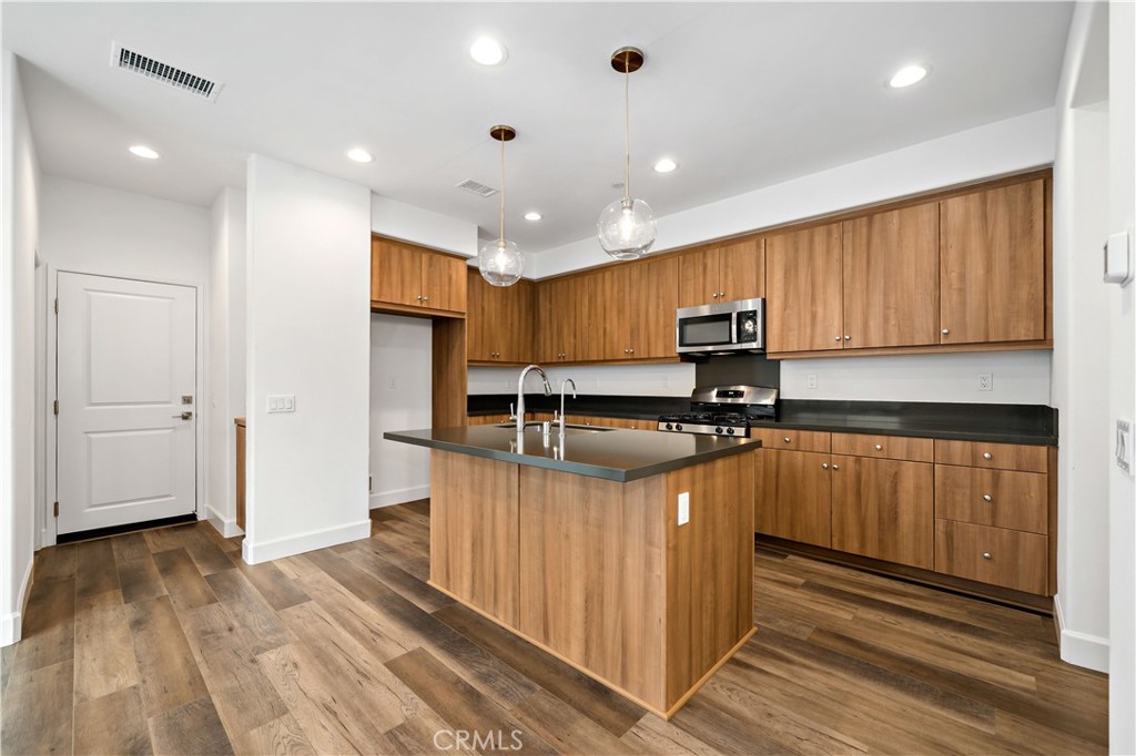45594 Calle Luna
