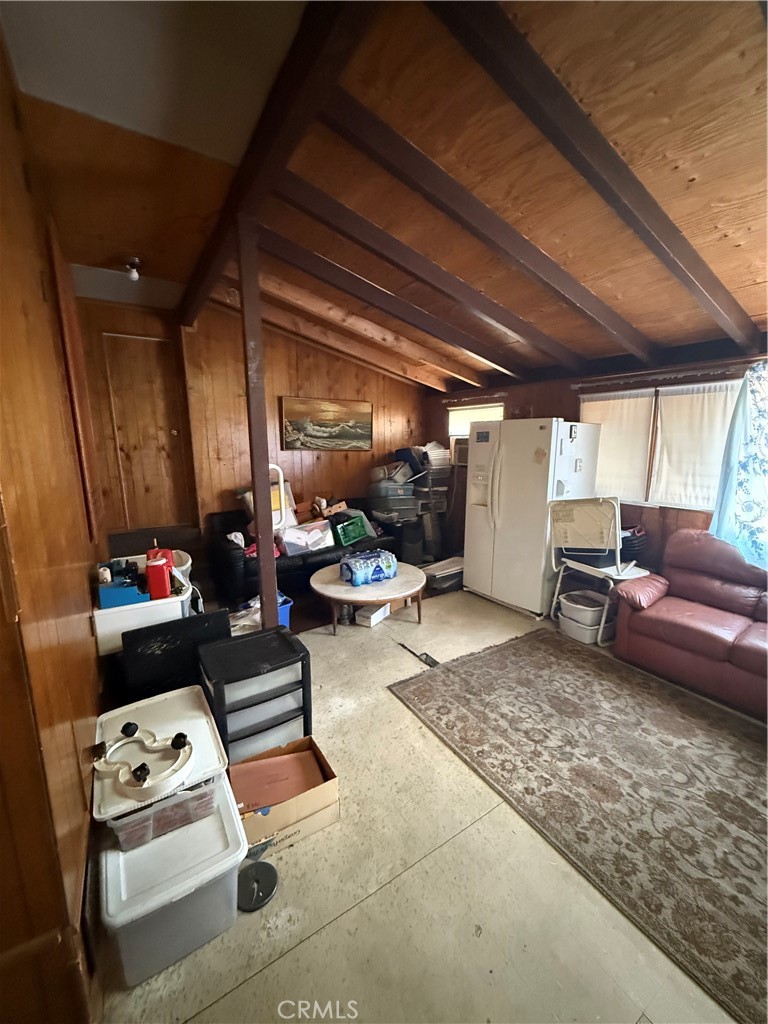 Properties 4 2136 S Victoria