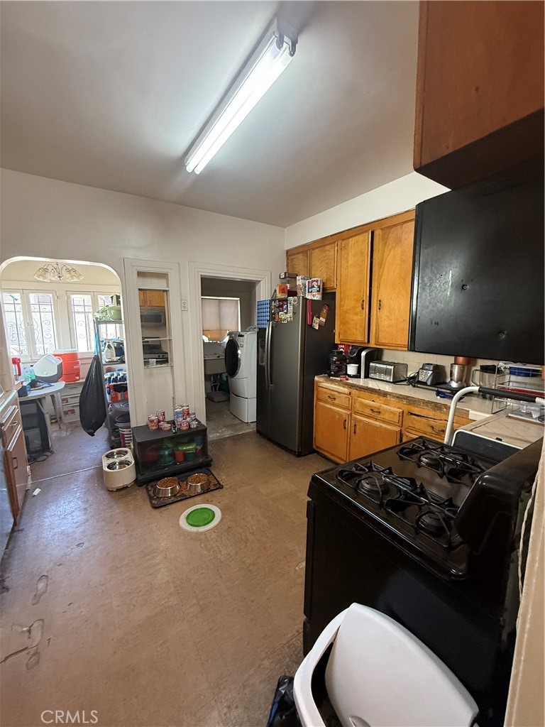 Properties 2 2136 S Victoria
