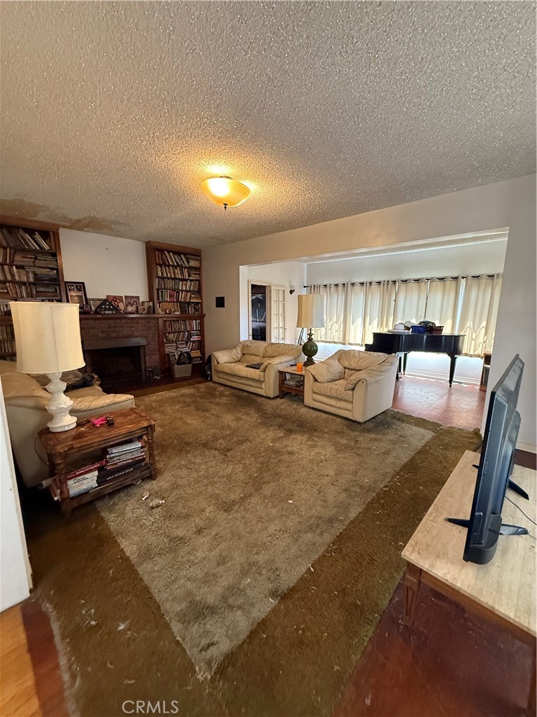 Properties 3 2136 S Victoria