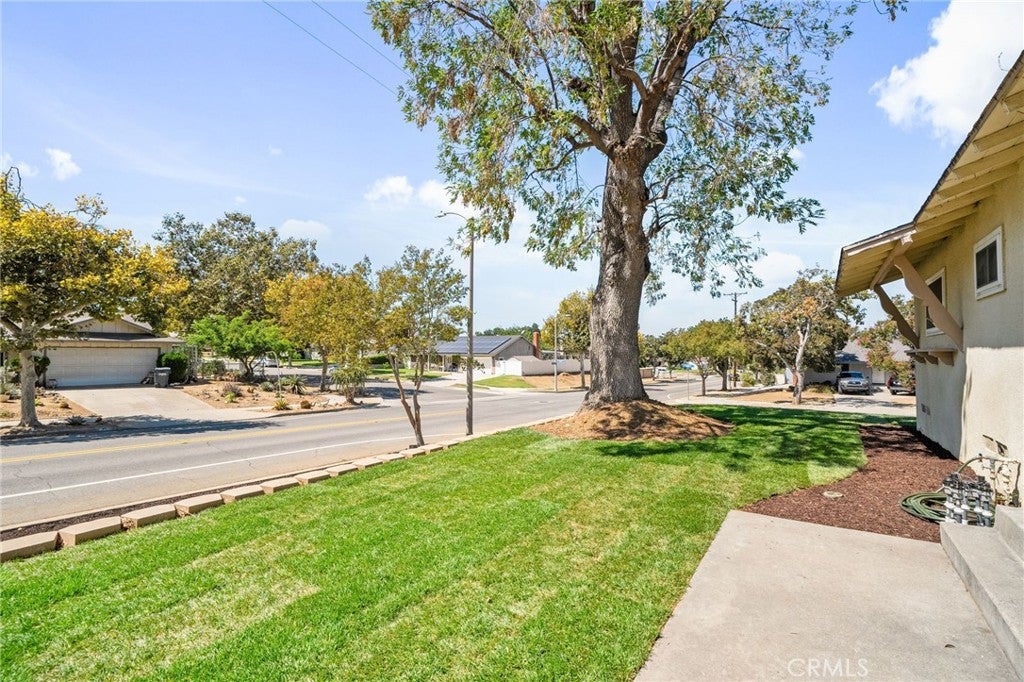 325 Lakeside Avenue