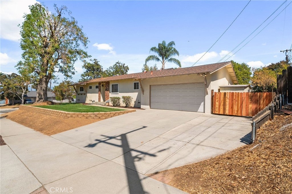 325 Lakeside Avenue