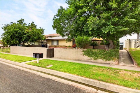 Photo of 3834 Ferndale Ave, San Bernardino, CA 92404 (MLS # AR26075705)