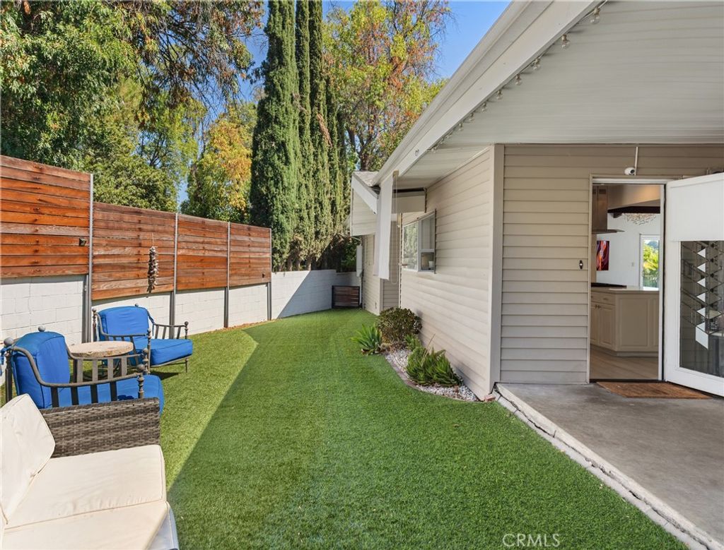 Photo of 4922 Escobedo Drive, Woodland Hills, CA 91364 (MLS # SR25202319)